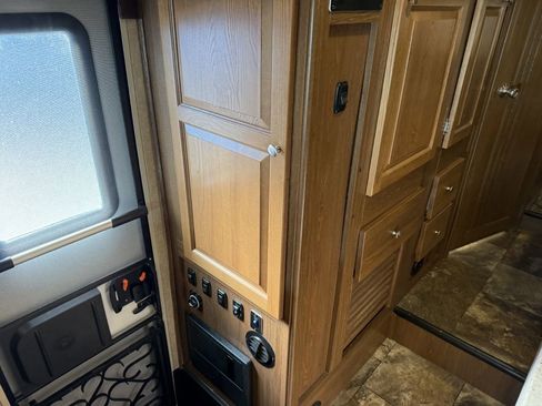 Used 2016 Ford E-450 and Econoline 450 Super Duty w/ Motorhome Prep Package image 55