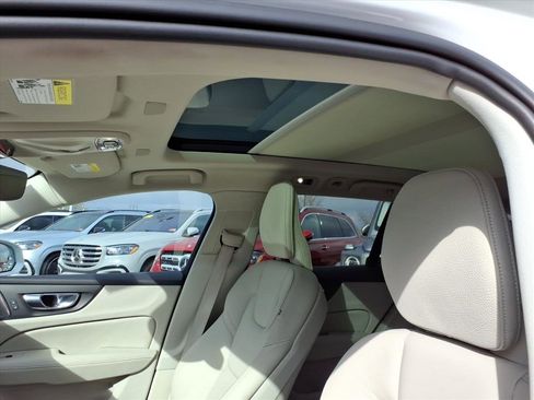 Certified 2022 Volvo V60 T5 Cross Country w/ Climate Package image 11