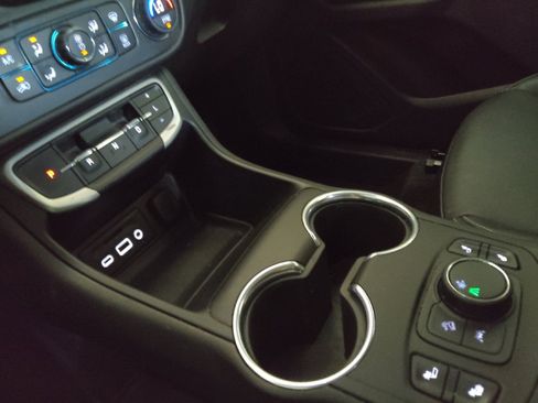 Used 2022 GMC Terrain SLT FWD image 26