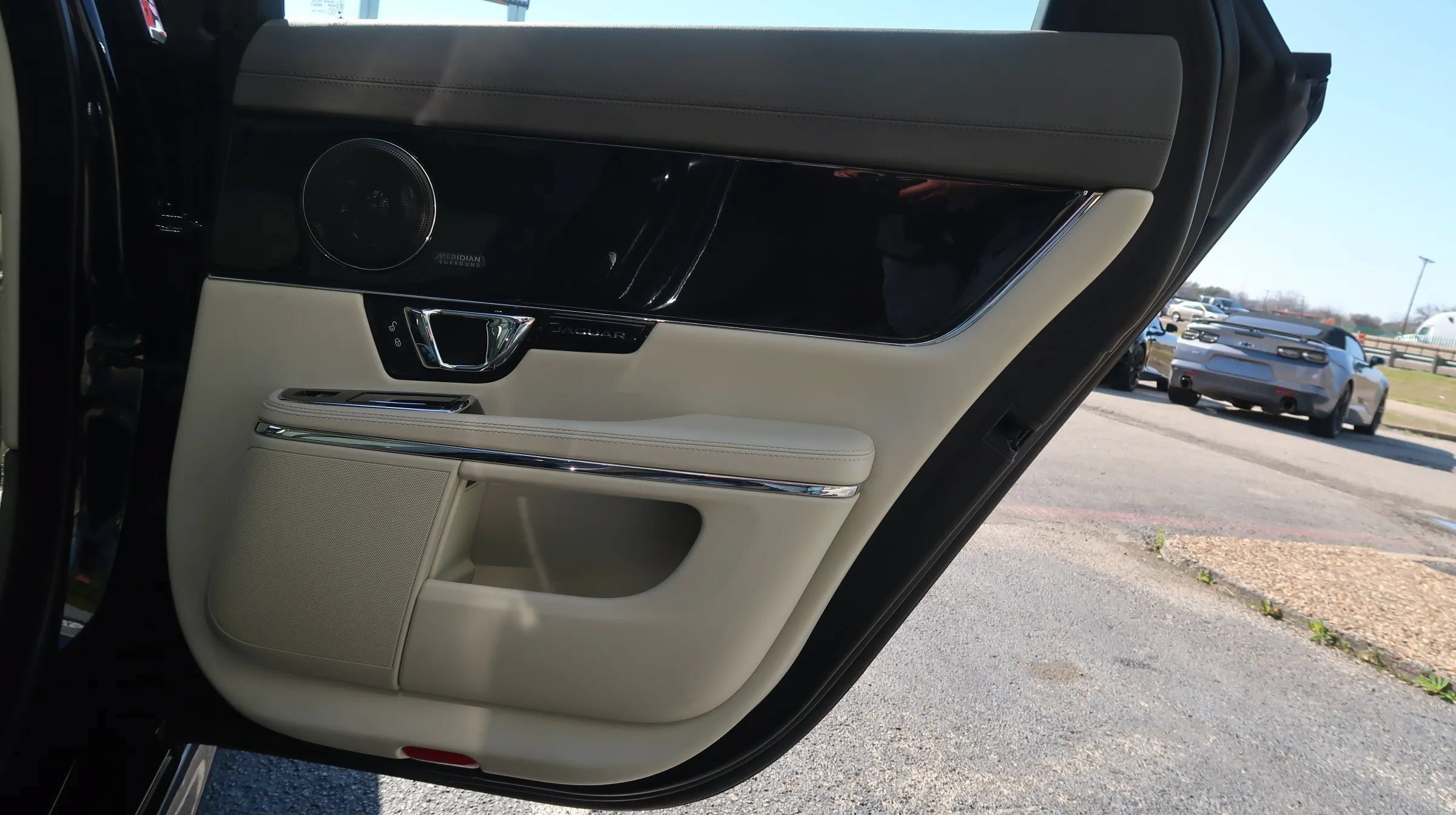 Used 2017 Jaguar XJ R-Sport RWD image 54