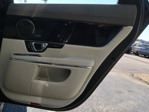 Used 2017 Jaguar XJ R-Sport image 54