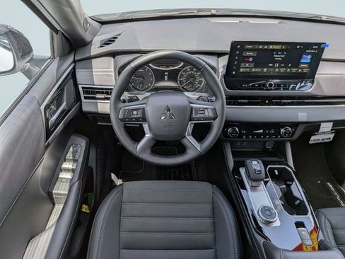 New 2026 Mitsubishi Outlander LE FWD image 14