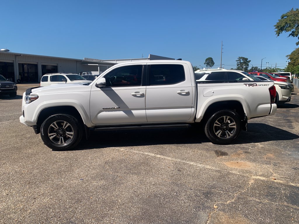 Used 2018 Toyota Tacoma TRD Sport RWD image 5