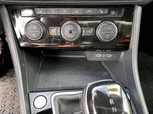 Used 2024 Volkswagen Jetta SE FWD image 12