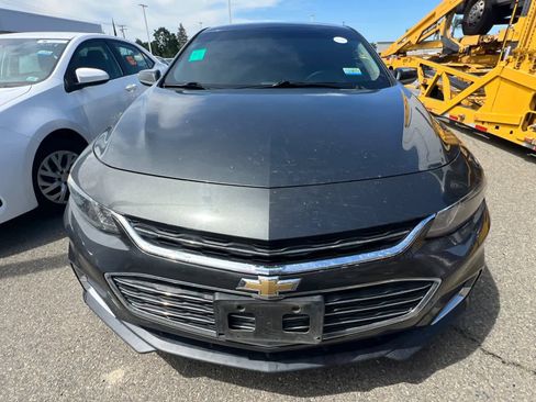 Used 2018 Chevrolet Malibu LT FWD image 2