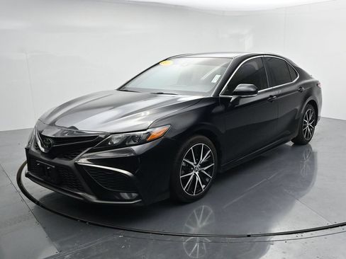 Used 2024 Toyota Camry SE w/ Cold Weather Package AWD/4WD image 4