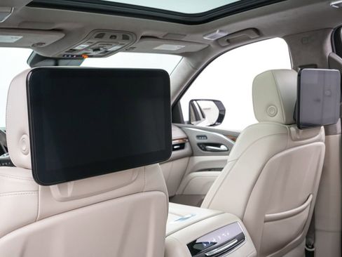 Used 2023 Cadillac Escalade Sport Platinum AWD/4WD image 23