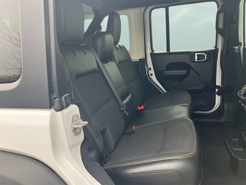 Used 2020 Jeep Wrangler Unlimited Sport image 33