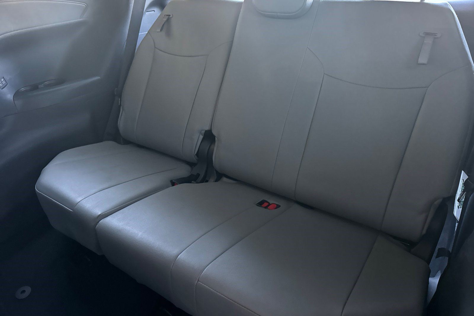 Used 2026 Toyota Sienna XLE FWD image 34
