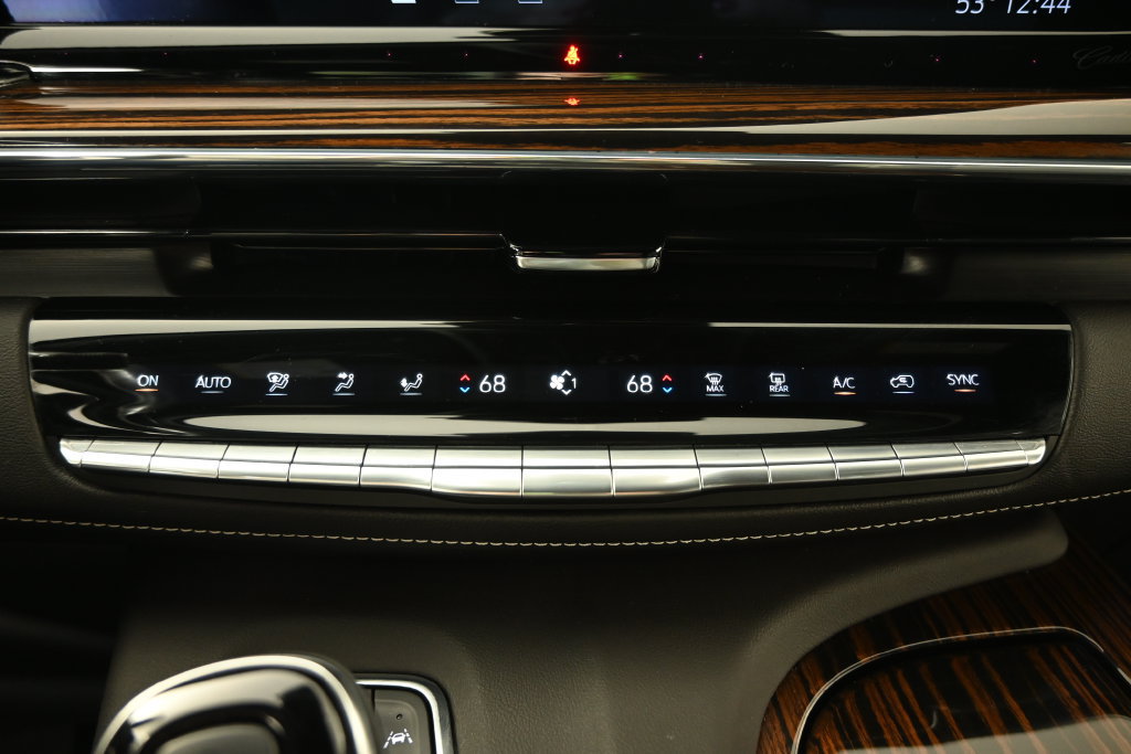 Used 2024 Cadillac Escalade ESV Luxury w/ LPO, Floor Liner Package AWD/4WD image 33