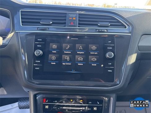 Used 2024 Volkswagen Tiguan SE image 17