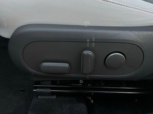 Used 2025 Hyundai Kona SEL image 11