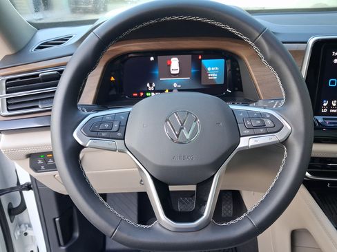Used 2026 Volkswagen Atlas SE FWD image 16