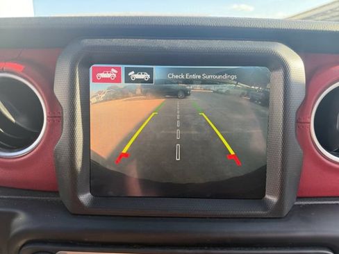 Used 2023 Jeep Wrangler Unlimited Rubicon 4xe AWD/4WD image 9