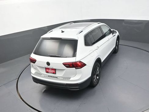 Used 2022 Volkswagen Tiguan SE w/ Panoramic Sunroof Package FWD image 29