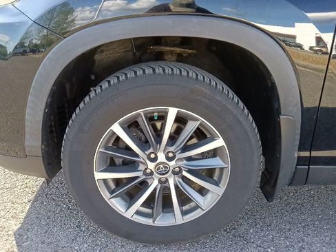 Used 2019 Toyota Highlander XLE AWD/4WD image 10