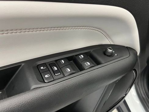 Used 2025 Jeep Compass Limited image 16