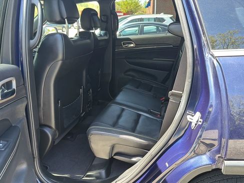 Used 2017 Jeep Grand Cherokee Limited image 11