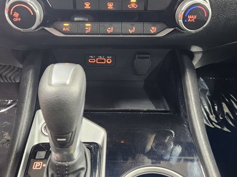 Used 2024 Nissan Altima 2.5 SV FWD image 41