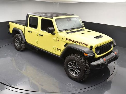 Used 2024 Jeep Gladiator Mojave w/ Technology Group image 40