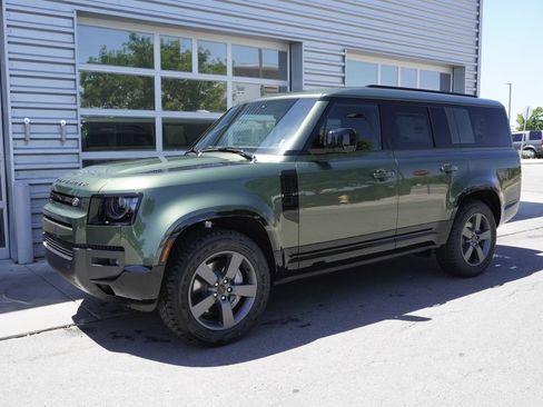 New 2026 Land Rover Defender 130 X-Dynamic SE AWD/4WD image 3