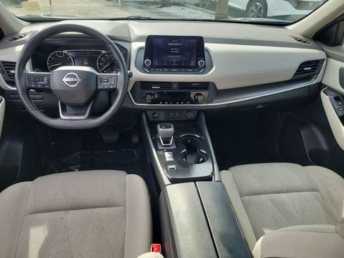 Certified 2025 Nissan Rogue SV FWD image 22