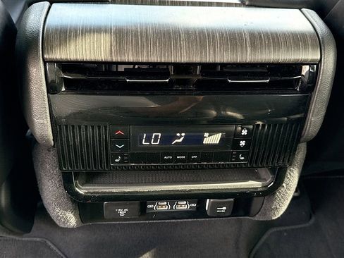 Used 2024 Jeep Wagoneer L Series III w/ Flexible Seating Group AWD/4WD image 27