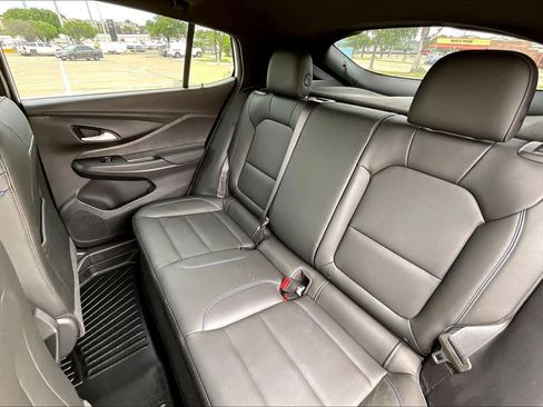 Used 2025 Buick Envista Sport Touring w/ Experience Buick Package FWD image 27