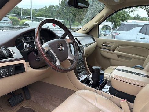 Used 2010 Cadillac Escalade ESV Premium RWD image 50