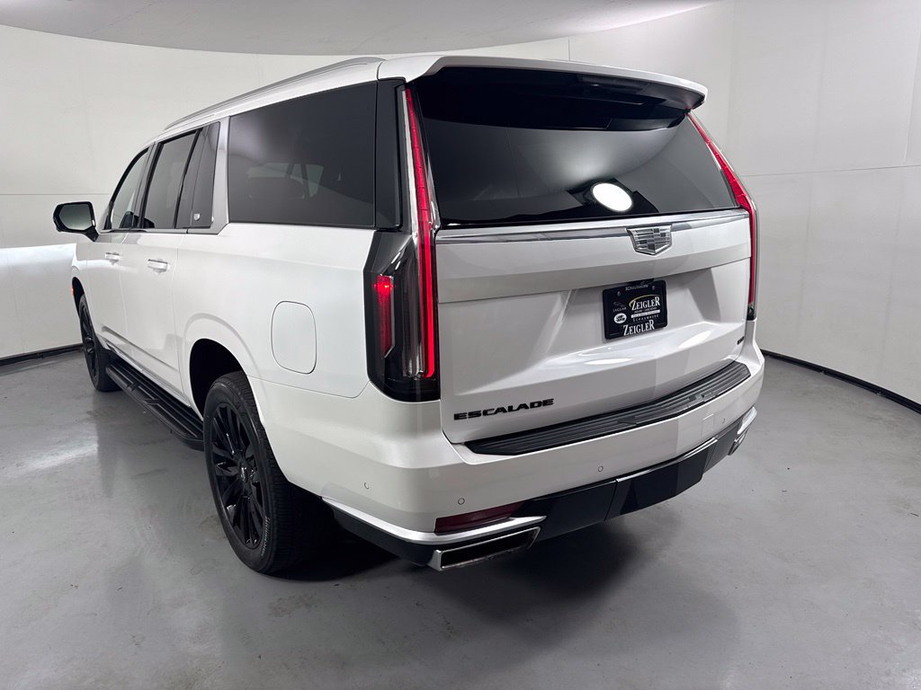 Used 2024 Cadillac Escalade ESV Premium Luxury AWD/4WD image 7