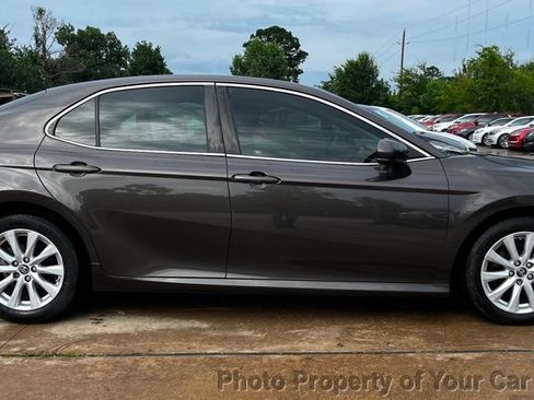 Used 2018 Toyota Camry LE FWD image 5