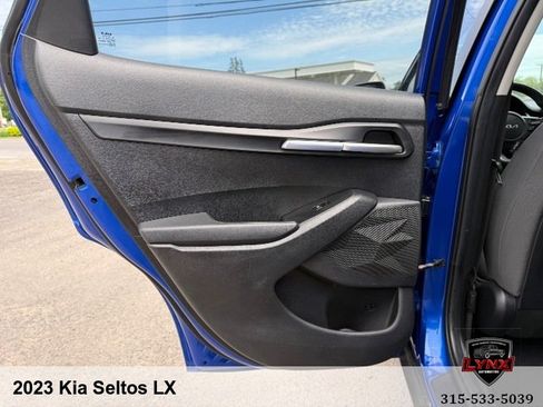 Used 2023 Kia Seltos LX AWD/4WD image 25