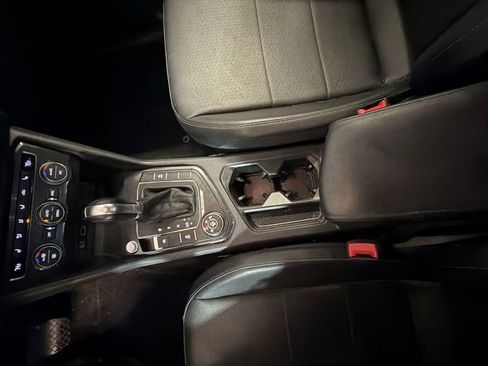 Used 2018 Volkswagen Tiguan SE image 22