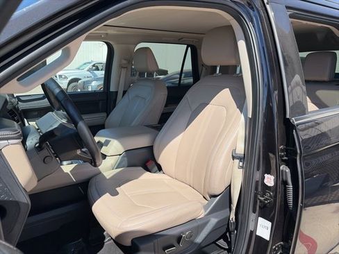 Used 2024 Ford Expedition Limited image 12
