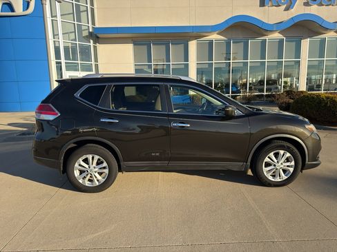 Used 2016 Nissan Rogue SV image 4