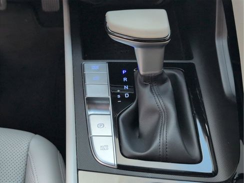 Used 2023 Hyundai Elantra Limited image 27