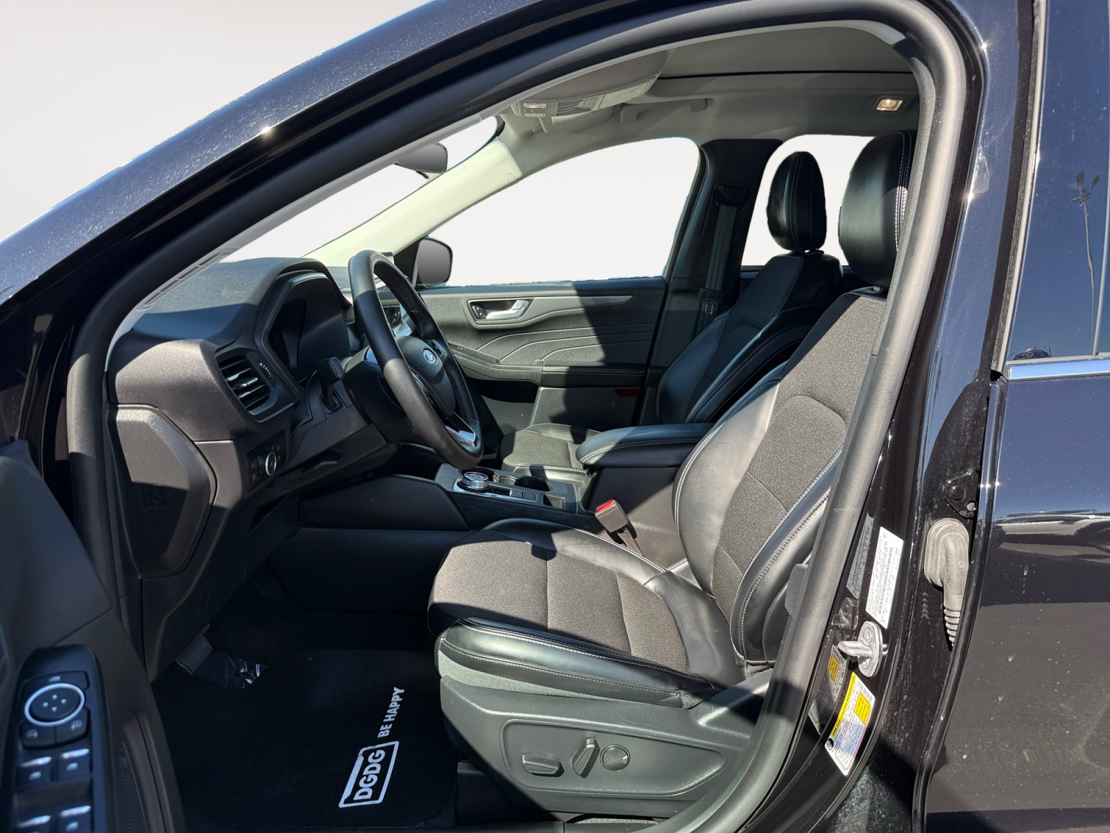 Certified 2025 Ford Escape SE w/ Class II Trailer Tow Package FWD image 10