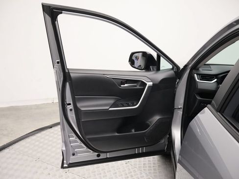 Certified 2025 Toyota RAV4 XLE FWD image 16