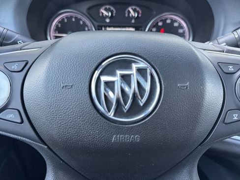 Used 2019 Buick Enclave Essence image 8