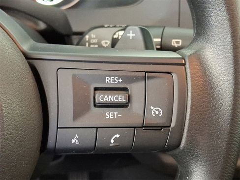 Used 2024 Nissan Pathfinder S image 27