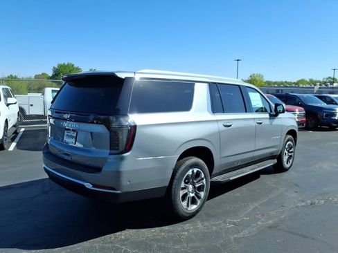 New 2026 Chevrolet Suburban LT w/ Comfort Package AWD/4WD image 3