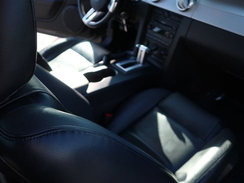 Used 2006 Ford Mustang Premium image 24