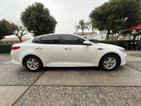 Used 2016 Kia Optima LX image 4