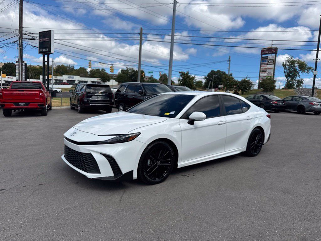 Used 2025 Toyota Camry SE w/ Convenience Package FWD image 5