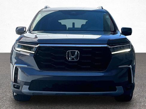 Used 2025 Honda Pilot Touring image 3