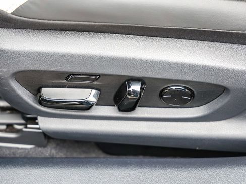 Used 2025 Lexus ES 300h w/ Accessory Package (Z2) FWD image 22
