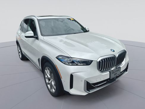 Used 2024 BMW X5 xDrive40i w/ Premium Package AWD/4WD image 3