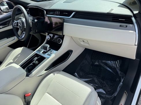 Used 2023 Jaguar F-PACE SVR image 25