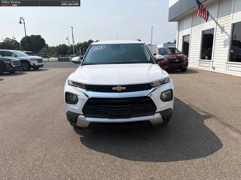 Used 2021 Chevrolet TrailBlazer LT w/ Premium Seating Package FWD image 2