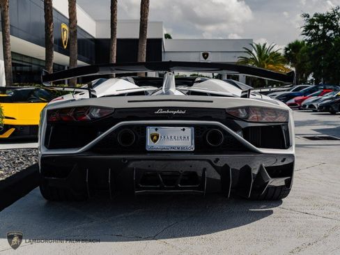 Used 2021 Lamborghini Aventador SVJ AWD/4WD image 7